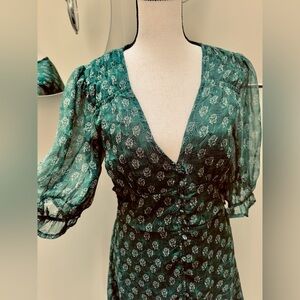 Francesca’s beautiful Forest Green Patterned knee length Dress, size Small